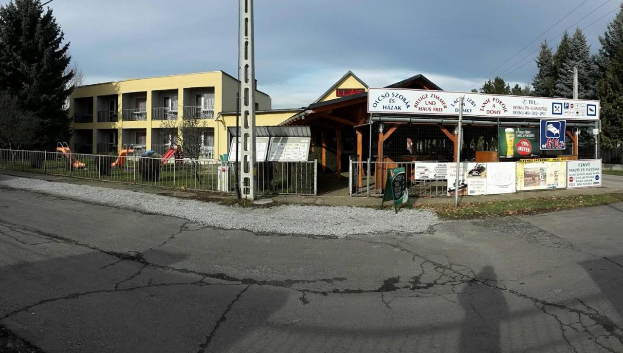 Grill Terasz Etterem Es Szallashely Мезёкёвешд Экстерьер фото