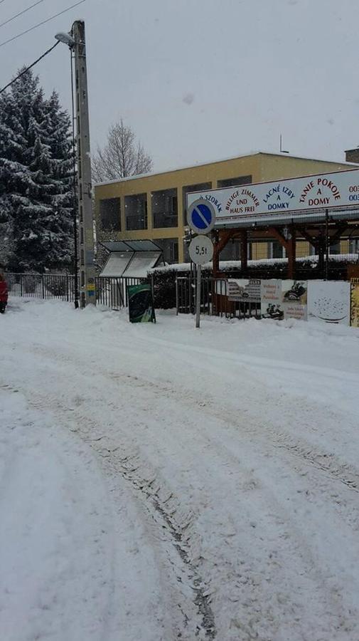 Grill Terasz Etterem Es Szallashely Мезёкёвешд Экстерьер фото