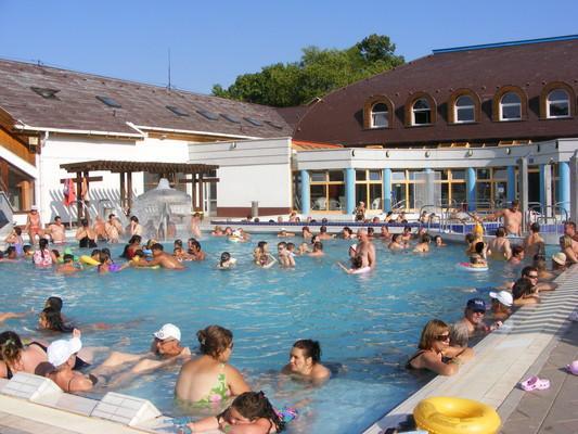 Grill Terasz Etterem Es Szallashely Мезёкёвешд Экстерьер фото