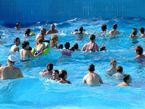 Grill Terasz Etterem Es Szallashely Мезёкёвешд Экстерьер фото