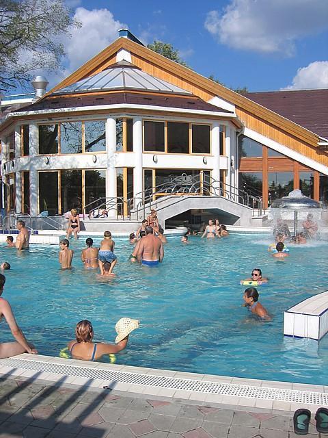 Grill Terasz Etterem Es Szallashely Мезёкёвешд Экстерьер фото