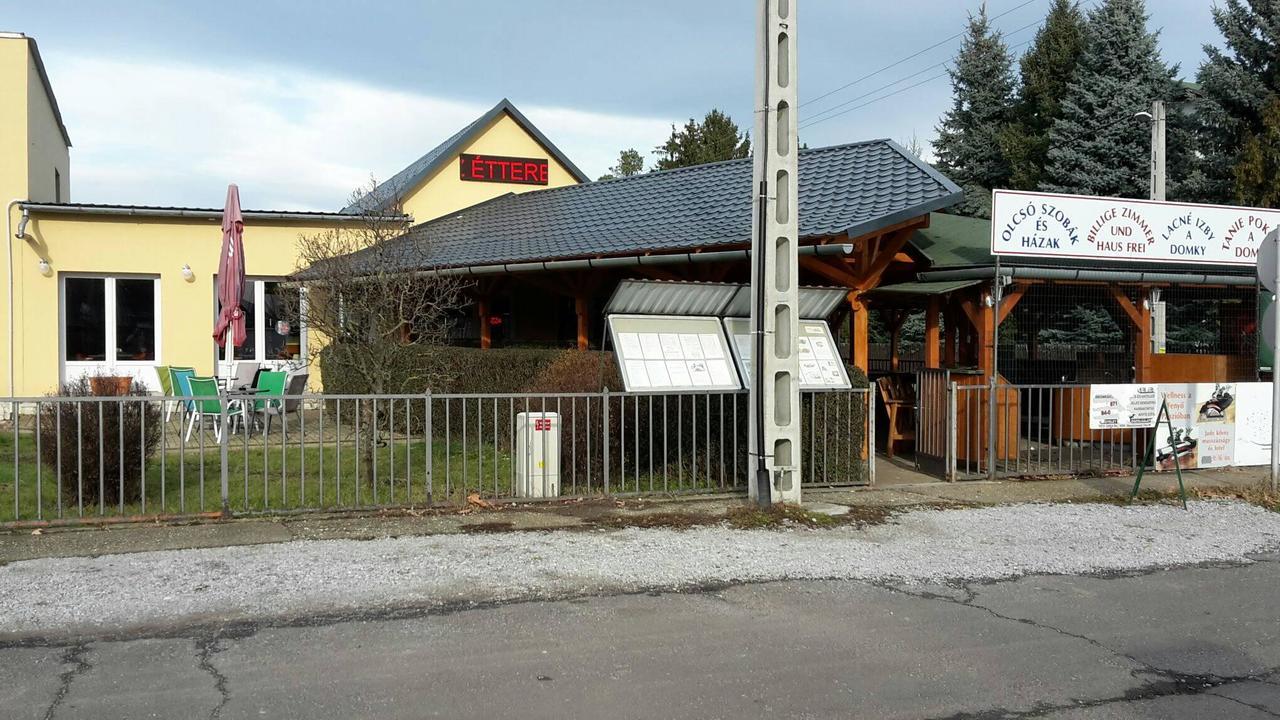 Grill Terasz Etterem Es Szallashely Мезёкёвешд Экстерьер фото